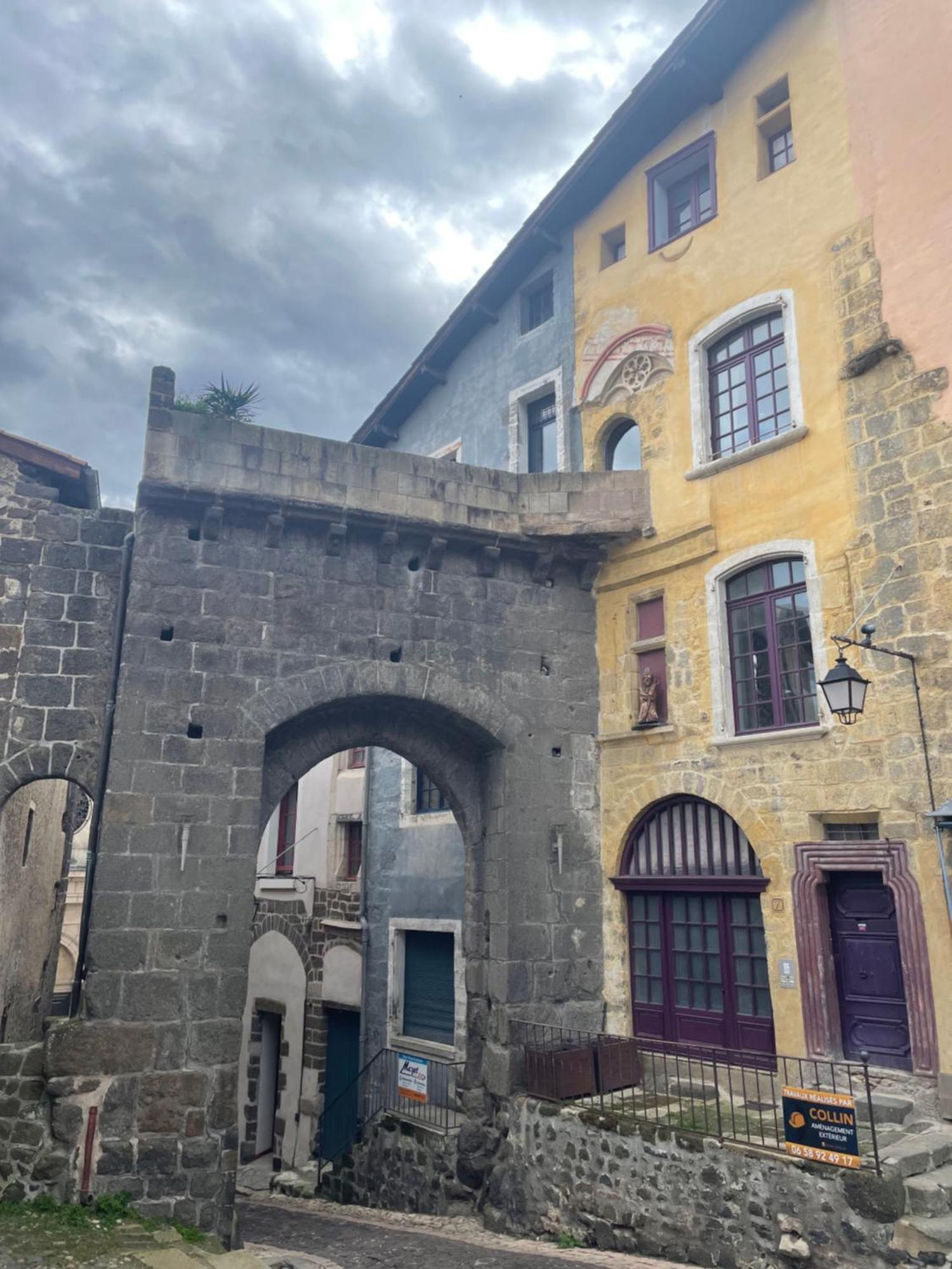 Aux Portes Du Mont Anis Le Puy-en-Velay Exterior foto